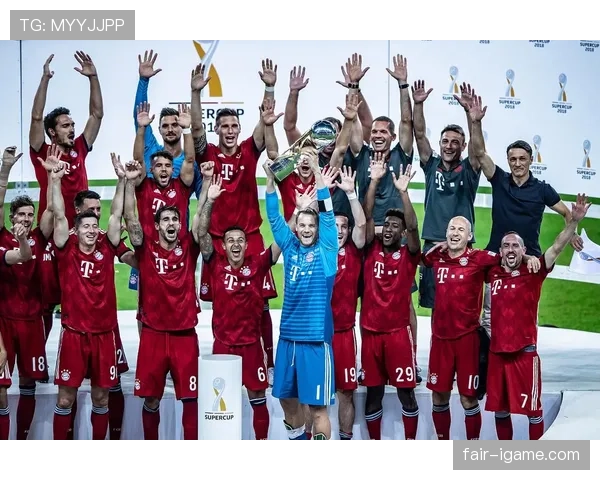 马尔蒂尼：战术大师重塑现代足球布局，引领防守艺术新革命