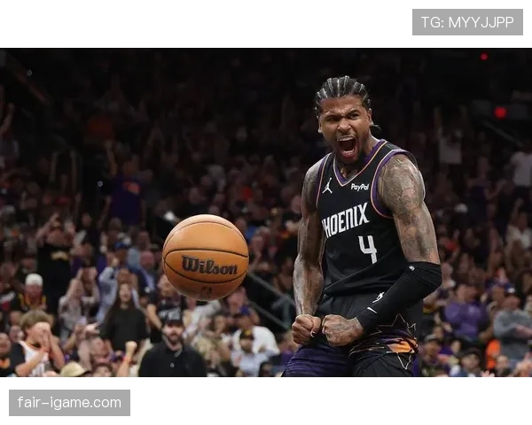 杰伦·格林突破拉开得分空间 提升球队关键时刻火力