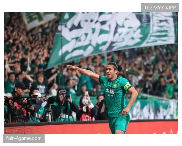 张玉宁拿个大合同，然后球场上还像邻家大哥，真让人分不清他到底哪儿来的距离感